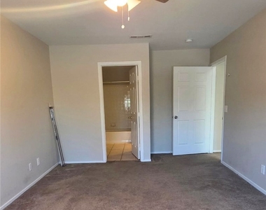 2601 Country Maple Avenue - Photo Thumbnail 12