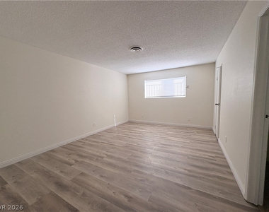 4217 Sawyer Avenue - Photo Thumbnail 13