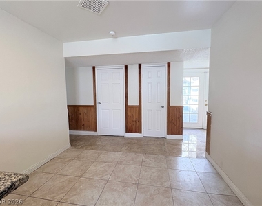 4217 Sawyer Avenue - Photo Thumbnail 8