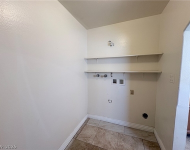 4217 Sawyer Avenue - Photo Thumbnail 11