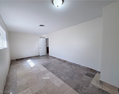 4217 Sawyer Avenue - Photo Thumbnail 24