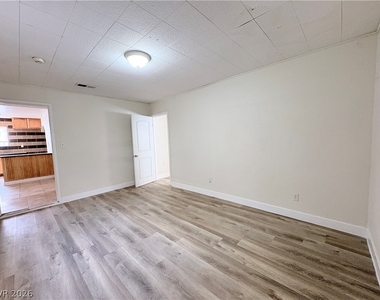 4217 Sawyer Avenue - Photo Thumbnail 19
