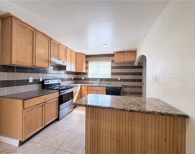 4217 Sawyer Avenue - Photo Thumbnail 9
