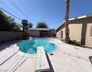 4217 Sawyer Avenue - Photo Thumbnail 29