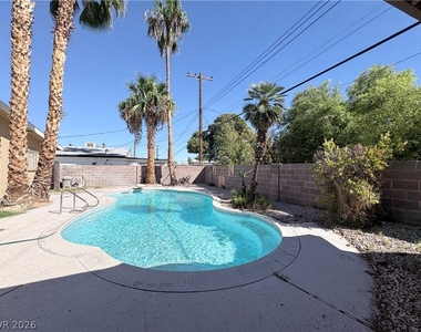 4217 Sawyer Avenue - Photo Thumbnail 28