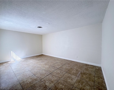 4217 Sawyer Avenue - Photo Thumbnail 12