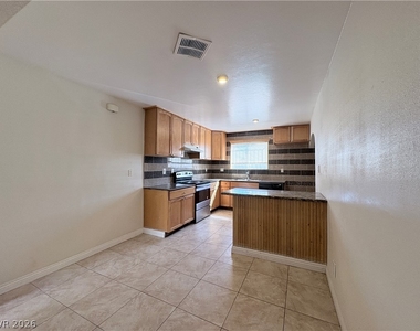 4217 Sawyer Avenue - Photo Thumbnail 4