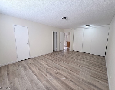4217 Sawyer Avenue - Photo Thumbnail 14