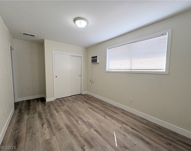 4217 Sawyer Avenue - Photo Thumbnail 21