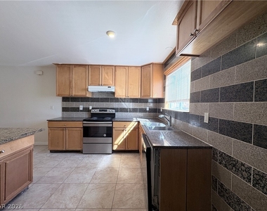 4217 Sawyer Avenue - Photo Thumbnail 6