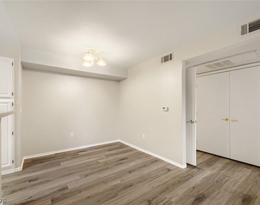 555 E Silverado Ranch Boulevard - Photo Thumbnail 14