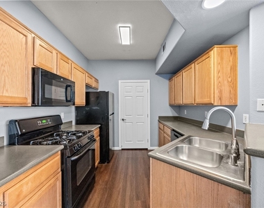 5855 Valley Drive - Photo Thumbnail 8