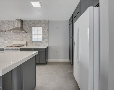 2513 Sea Venture Drive - Photo Thumbnail 12