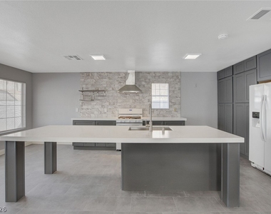 2513 Sea Venture Drive - Photo Thumbnail 11