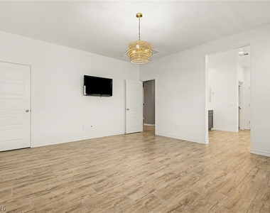 3935 Henny Avenue - Photo Thumbnail 23