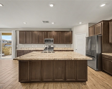 3935 Henny Avenue - Photo Thumbnail 13