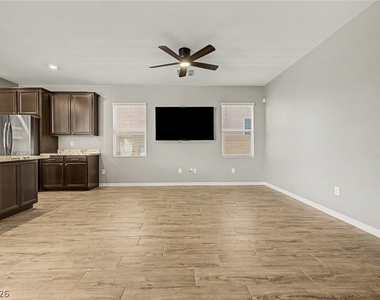 3935 Henny Avenue - Photo Thumbnail 8