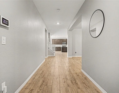 3935 Henny Avenue - Photo Thumbnail 4