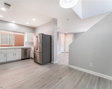 9920 Via Delores Avenue - Photo Thumbnail 11