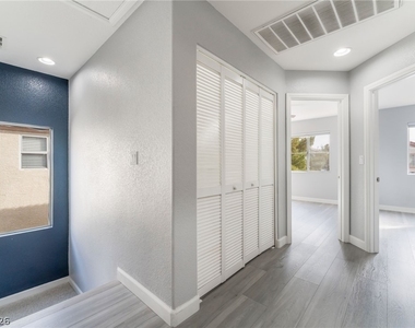 9920 Via Delores Avenue - Photo Thumbnail 18