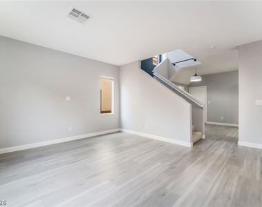 9920 Via Delores Avenue - Photo Thumbnail 7