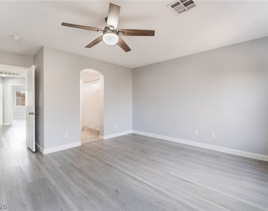 9920 Via Delores Avenue - Photo Thumbnail 22