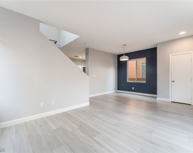 9920 Via Delores Avenue - Photo Thumbnail 3