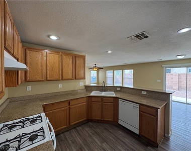 128 Snow Dome Avenue - Photo Thumbnail 8