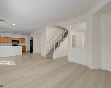 10369 Bent Willow Avenue - Photo Thumbnail 17