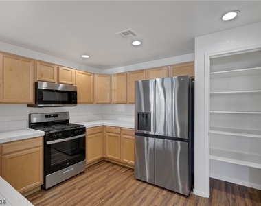 912 Duckhorn Court - Photo Thumbnail 12