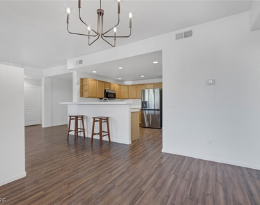 912 Duckhorn Court - Photo Thumbnail 15