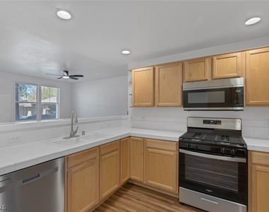 912 Duckhorn Court - Photo Thumbnail 14
