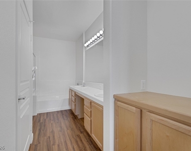 912 Duckhorn Court - Photo Thumbnail 21