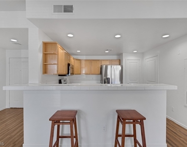 912 Duckhorn Court - Photo Thumbnail 10