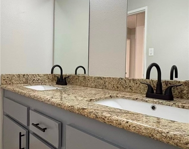 7805 Aplin Avenue - Photo Thumbnail 11