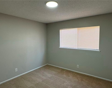 7805 Aplin Avenue - Photo Thumbnail 10