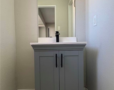 7805 Aplin Avenue - Photo Thumbnail 7