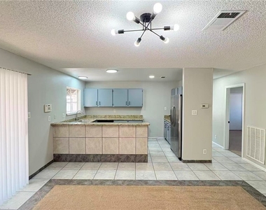 7805 Aplin Avenue - Photo Thumbnail 2