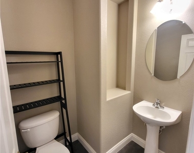 8116 Retriever Avenue - Photo Thumbnail 3