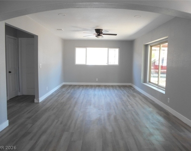 1209 Reynolds Avenue - Photo Thumbnail 2