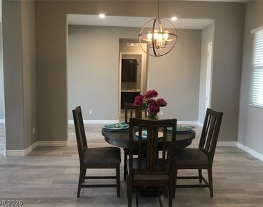10077 Mountain Foothills Avenue - Photo Thumbnail 7