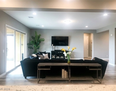 10077 Mountain Foothills Avenue - Photo Thumbnail 5