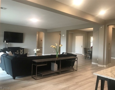 10077 Mountain Foothills Avenue - Photo Thumbnail 6