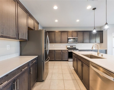 5711 Sedona Springs Street - Photo Thumbnail 9