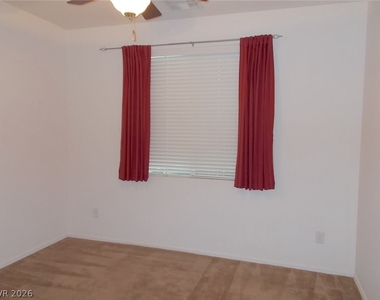 6868 Sky Pointe Drive - Photo Thumbnail 2