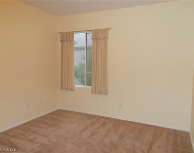 6868 Sky Pointe Drive - Photo Thumbnail 12