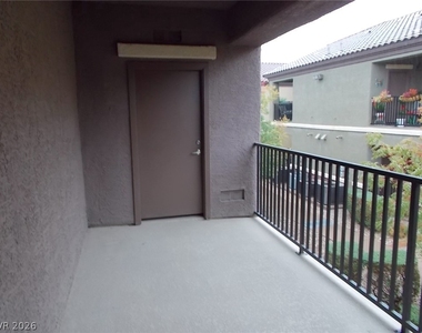 6868 Sky Pointe Drive - Photo Thumbnail 7