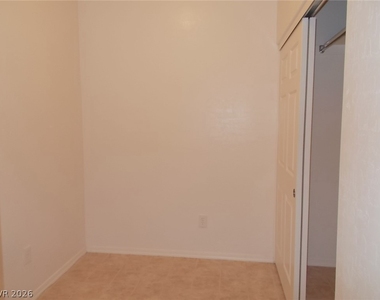 6868 Sky Pointe Drive - Photo Thumbnail 22