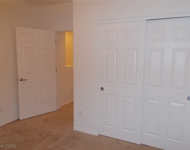 6868 Sky Pointe Drive - Photo Thumbnail 3