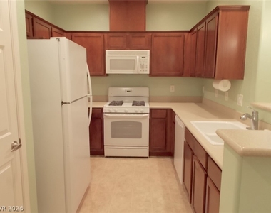 6868 Sky Pointe Drive - Photo Thumbnail 14